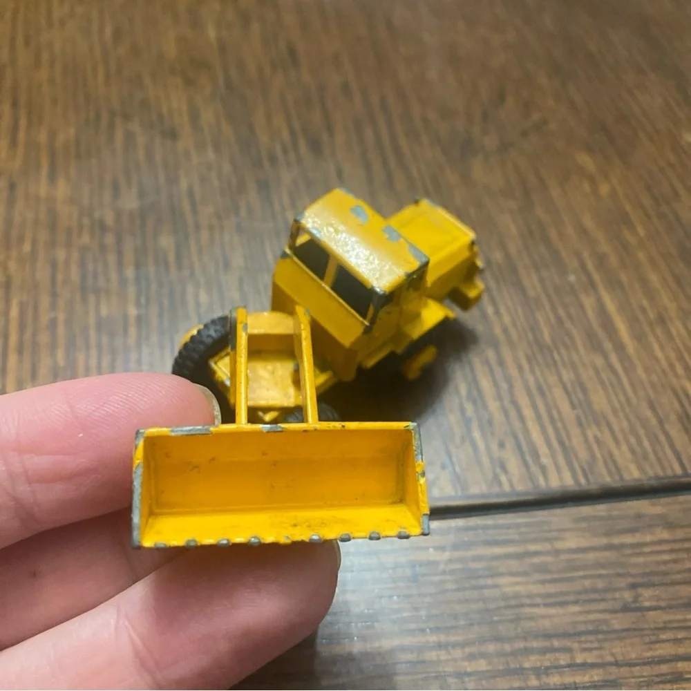 Vintage Matchbox Lesney Tractor Shovel No. 69 Yellow Movable Parts Diecast